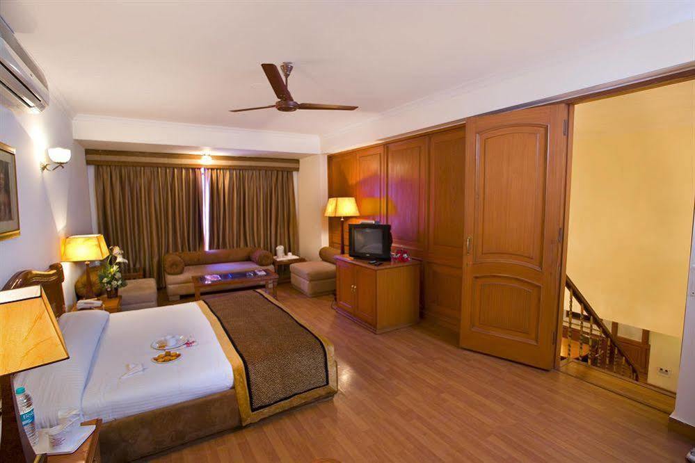 The Bmk Hotel Greater Kailash Delhi (National Capital Territory of India) Exterior photo